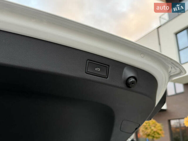 Белый Фольксваген Arteon, объемом двигателя 2 л и пробегом 93 тыс. км за 41500 $, фото 73 на Automoto.ua