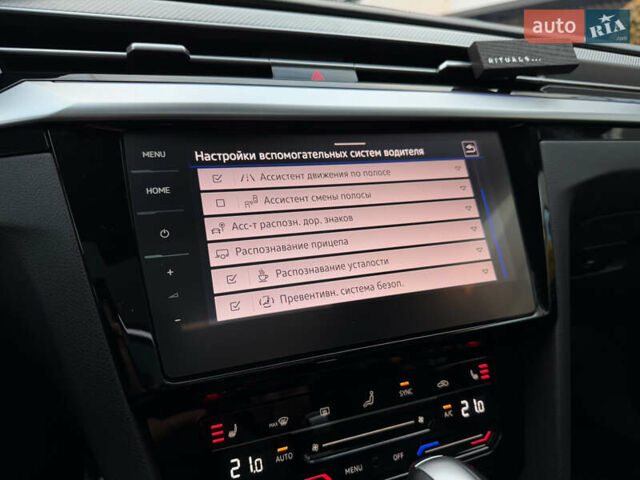 Белый Фольксваген Arteon, объемом двигателя 2 л и пробегом 93 тыс. км за 41500 $, фото 68 на Automoto.ua