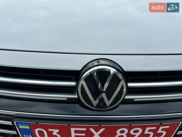 Белый Фольксваген Arteon, объемом двигателя 2 л и пробегом 163 тыс. км за 35700 $, фото 12 на Automoto.ua