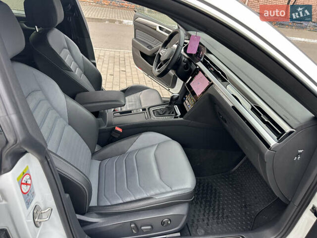 Белый Фольксваген Arteon, объемом двигателя 2 л и пробегом 163 тыс. км за 35700 $, фото 26 на Automoto.ua