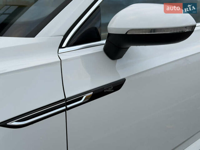 Белый Фольксваген Arteon, объемом двигателя 2 л и пробегом 93 тыс. км за 41500 $, фото 14 на Automoto.ua