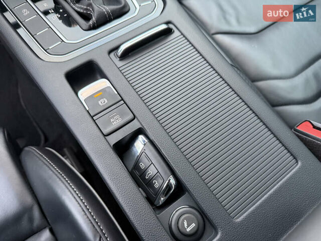 Белый Фольксваген Arteon, объемом двигателя 2 л и пробегом 93 тыс. км за 41500 $, фото 40 на Automoto.ua