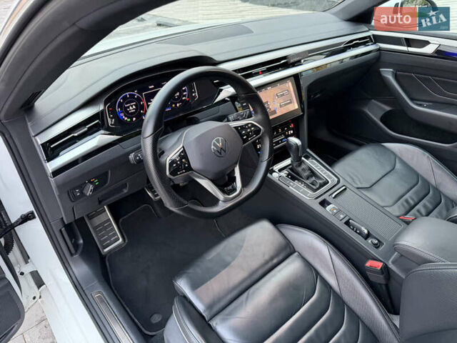 Белый Фольксваген Arteon, объемом двигателя 2 л и пробегом 93 тыс. км за 41500 $, фото 32 на Automoto.ua