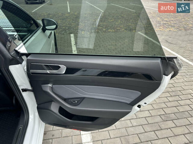 Белый Фольксваген Arteon, объемом двигателя 2 л и пробегом 163 тыс. км за 35700 $, фото 25 на Automoto.ua