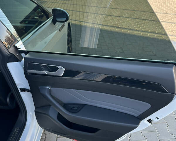 Белый Фольксваген Arteon, объемом двигателя 1.97 л и пробегом 158 тыс. км за 36900 $, фото 23 на Automoto.ua
