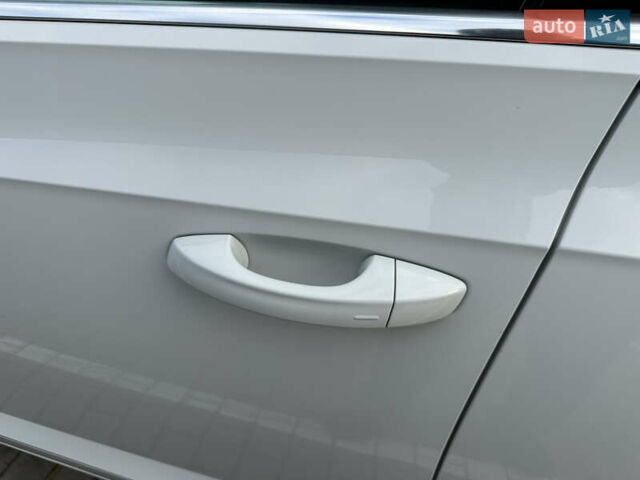 Белый Фольксваген Arteon, объемом двигателя 2 л и пробегом 163 тыс. км за 35700 $, фото 17 на Automoto.ua