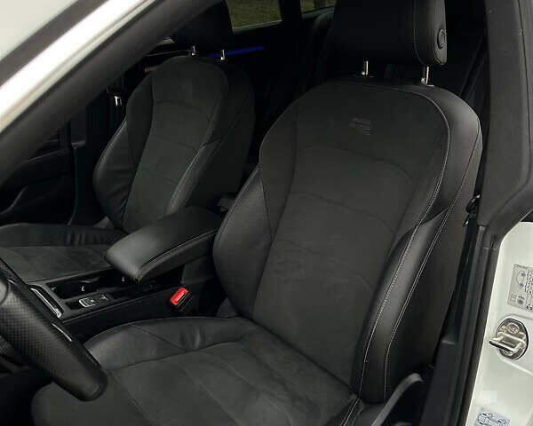 Белый Фольксваген Arteon, объемом двигателя 2 л и пробегом 90 тыс. км за 37600 $, фото 11 на Automoto.ua
