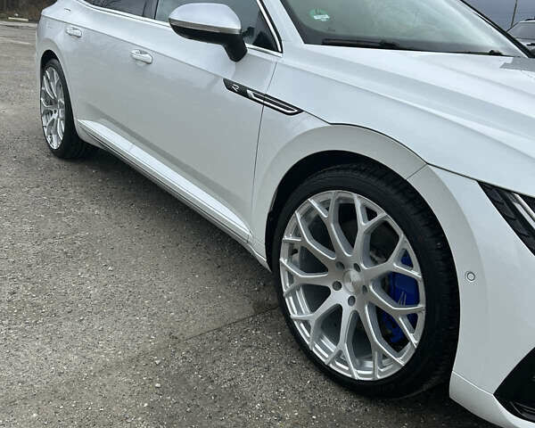 Белый Фольксваген Arteon, объемом двигателя 1.98 л и пробегом 28 тыс. км за 52000 $, фото 1 на Automoto.ua