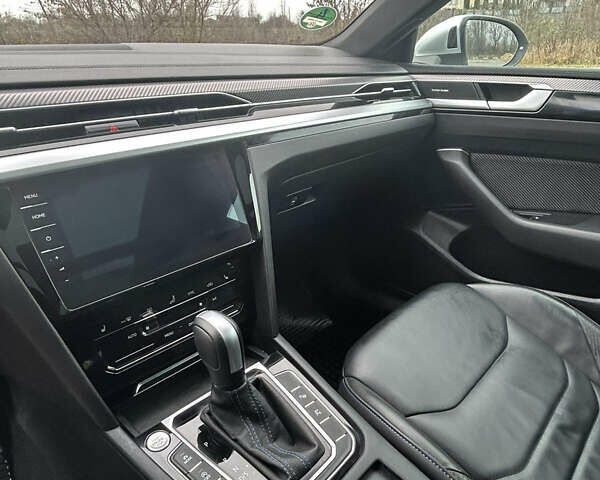 Белый Фольксваген Arteon, объемом двигателя 1.98 л и пробегом 28 тыс. км за 52000 $, фото 13 на Automoto.ua
