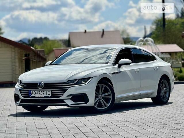 Белый Фольксваген Arteon, объемом двигателя 2 л и пробегом 252 тыс. км за 26000 $, фото 1 на Automoto.ua