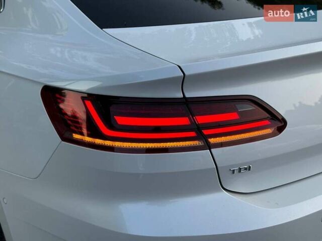 Белый Фольксваген Arteon, объемом двигателя 2 л и пробегом 229 тыс. км за 22000 $, фото 21 на Automoto.ua