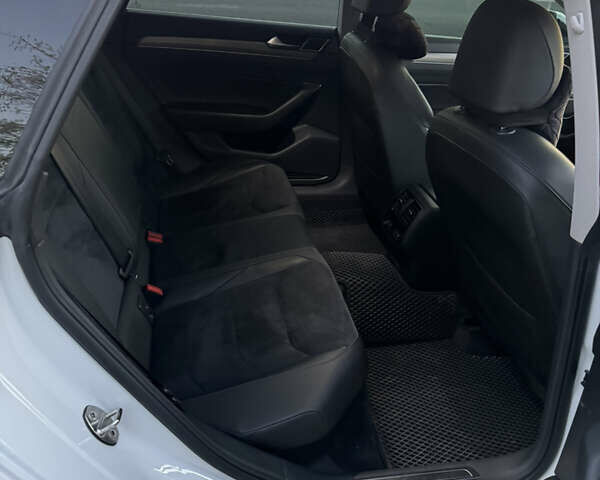 Белый Фольксваген Arteon, объемом двигателя 1.97 л и пробегом 160 тыс. км за 27000 $, фото 38 на Automoto.ua