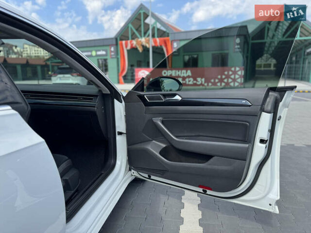 Фольксваген Arteon 2017 в Киеве на Automoto.ua Белый Фольксваген Arteon, объемом двигателя 1.97 л и пробегом 212 тыс. км за 24000 $, фото 22 на Automoto.ua