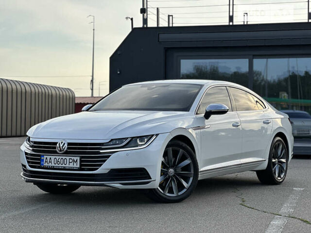 Белый Фольксваген Arteon, объемом двигателя 2 л и пробегом 223 тыс. км за 27500 $, фото 3 на Automoto.ua