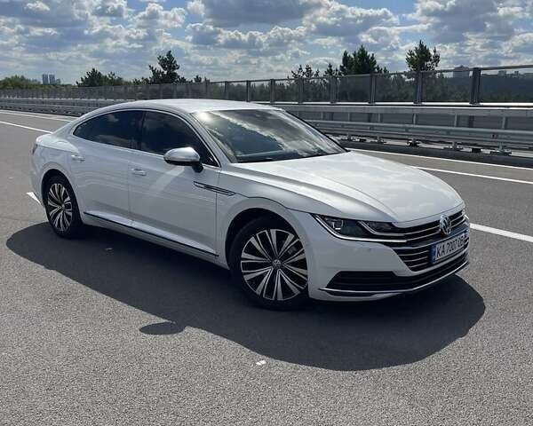 Белый Фольксваген Arteon, объемом двигателя 2 л и пробегом 155 тыс. км за 29700 $, фото 6 на Automoto.ua