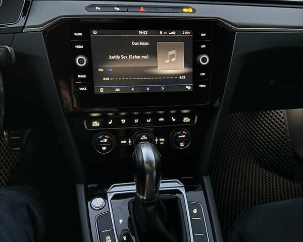 Белый Фольксваген Arteon, объемом двигателя 1.97 л и пробегом 160 тыс. км за 27000 $, фото 1 на Automoto.ua