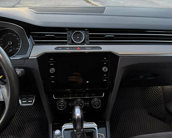 Белый Фольксваген Arteon, объемом двигателя 1.97 л и пробегом 160 тыс. км за 27000 $, фото 20 на Automoto.ua