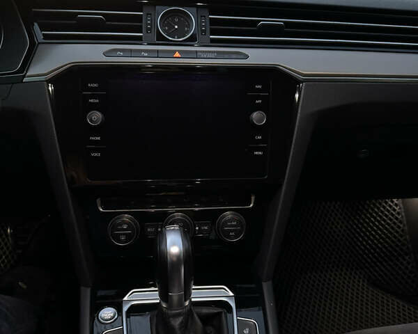 Белый Фольксваген Arteon, объемом двигателя 1.97 л и пробегом 160 тыс. км за 27000 $, фото 15 на Automoto.ua