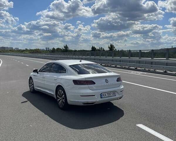 Белый Фольксваген Arteon, объемом двигателя 2 л и пробегом 155 тыс. км за 30555 $, фото 5 на Automoto.ua