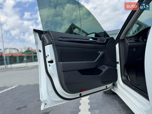 Фольксваген Arteon 2017 в Киеве на Automoto.ua Белый Фольксваген Arteon, объемом двигателя 1.97 л и пробегом 212 тыс. км за 24000 $, фото 19 на Automoto.ua