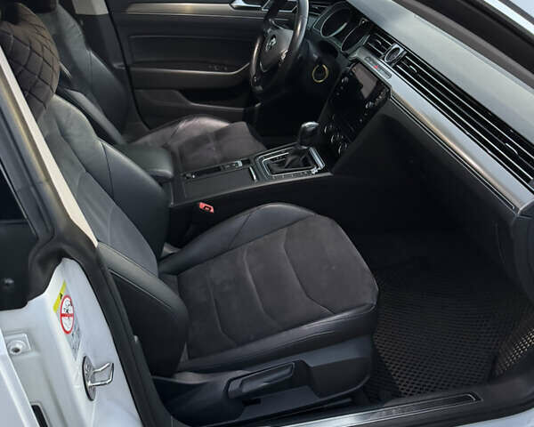 Белый Фольксваген Arteon, объемом двигателя 1.97 л и пробегом 160 тыс. км за 27000 $, фото 45 на Automoto.ua