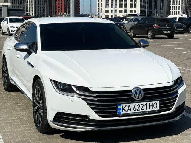 Белый Фольксваген Arteon, объемом двигателя 2 л и пробегом 185 тыс. км за 26500 $, фото 3 на Automoto.ua