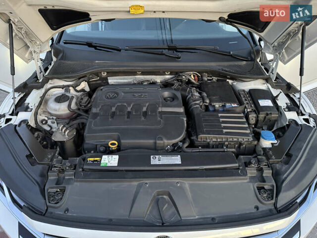Белый Фольксваген Arteon, объемом двигателя 1.97 л и пробегом 160 тыс. км за 27000 $, фото 17 на Automoto.ua
