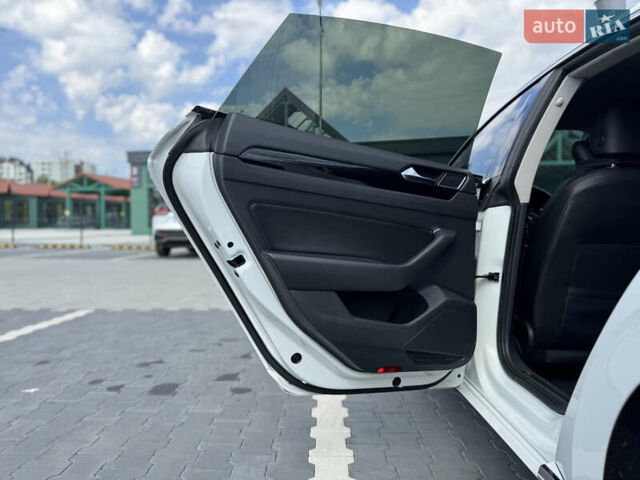 Фольксваген Arteon 2017 в Киеве на Automoto.ua Белый Фольксваген Arteon, объемом двигателя 1.97 л и пробегом 212 тыс. км за 24000 $, фото 20 на Automoto.ua