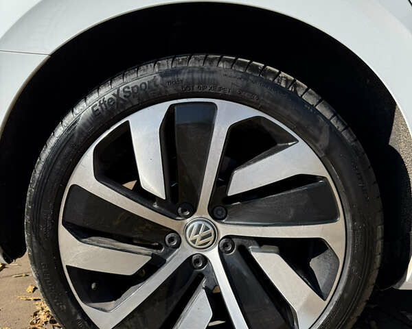 Фольксваген Arteon 2017 в Тернополе на Automoto.ua Белый Фольксваген Arteon, объемом двигателя 1.98 л и пробегом 164 тыс. км за 24800 $, фото 8 на Automoto.ua