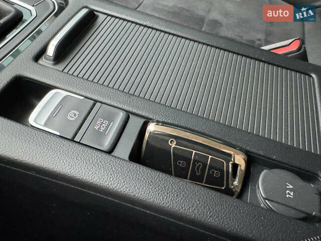 Белый Фольксваген Arteon, объемом двигателя 2 л и пробегом 206 тыс. км за 24500 $, фото 43 на Automoto.ua
