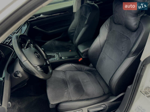 Фольксваген Arteon 2017 в Киеве на Automoto.ua Белый Фольксваген Arteon, объемом двигателя 1.97 л и пробегом 212 тыс. км за 24000 $, фото 18 на Automoto.ua