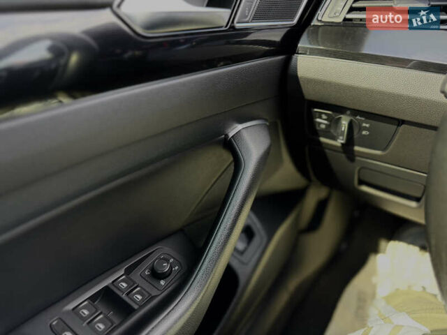 Фольксваген Arteon 2017 в Киеве на Automoto.ua Белый Фольксваген Arteon, объемом двигателя 1.97 л и пробегом 212 тыс. км за 24000 $, фото 26 на Automoto.ua