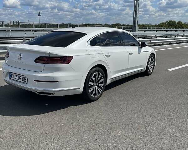 Белый Фольксваген Arteon, объемом двигателя 2 л и пробегом 155 тыс. км за 29700 $, фото 4 на Automoto.ua