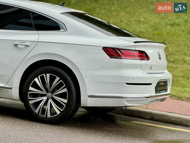 Белый Фольксваген Arteon, объемом двигателя 2 л и пробегом 206 тыс. км за 24500 $, фото 5 на Automoto.ua