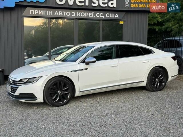Белый Фольксваген Arteon, объемом двигателя 2 л и пробегом 229 тыс. км за 22000 $, фото 1 на Automoto.ua