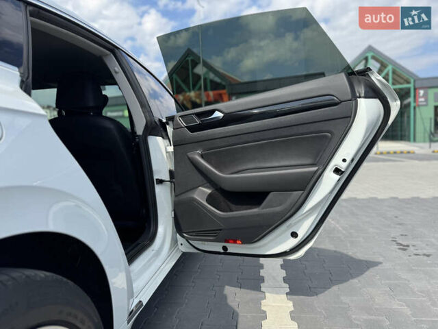 Фольксваген Arteon 2017 в Киеве на Automoto.ua Белый Фольксваген Arteon, объемом двигателя 1.97 л и пробегом 212 тыс. км за 24000 $, фото 21 на Automoto.ua