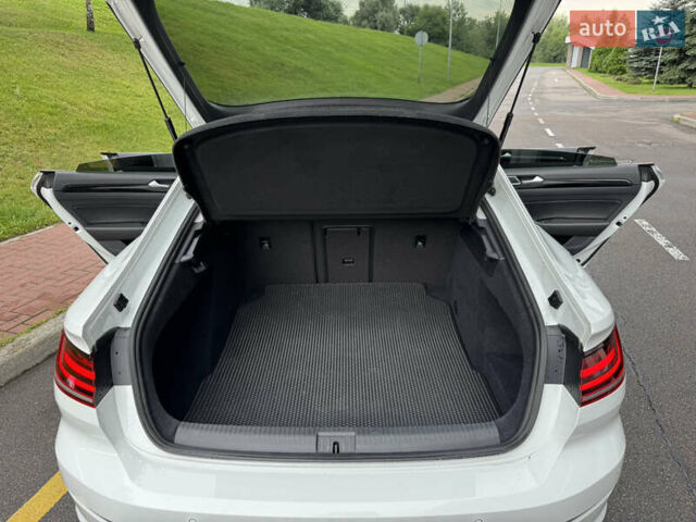 Белый Фольксваген Arteon, объемом двигателя 2 л и пробегом 206 тыс. км за 24500 $, фото 35 на Automoto.ua