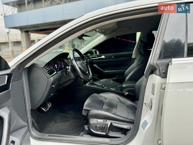 Белый Фольксваген Arteon, объемом двигателя 2 л и пробегом 206 тыс. км за 24500 $, фото 23 на Automoto.ua