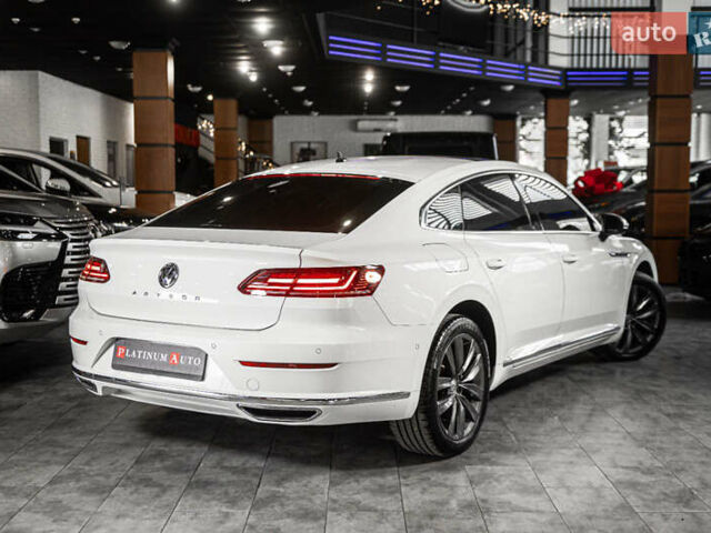 Белый Фольксваген Arteon, объемом двигателя 2 л и пробегом 63 тыс. км за 27900 $, фото 18 на Automoto.ua