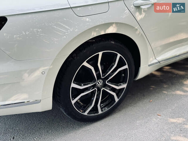 Фольксваген Arteon 2018 в Львове на Automoto.ua Белый Фольксваген Arteon, объемом двигателя 1.97 л и пробегом 91 тыс. км за 25499 $, фото 21 на Automoto.ua