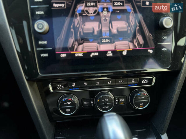 Белый Фольксваген Arteon, объемом двигателя 2 л и пробегом 90 тыс. км за 26499 $, фото 48 на Automoto.ua