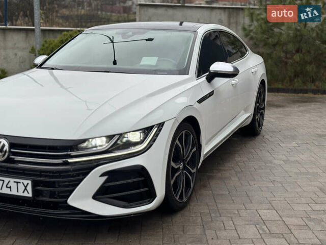 Белый Фольксваген Arteon, объемом двигателя 2 л и пробегом 93 тыс. км за 25200 $, фото 4 на Automoto.ua