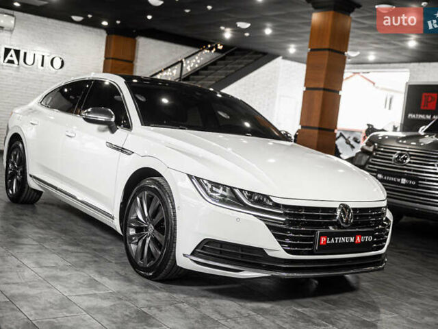 Белый Фольксваген Arteon, объемом двигателя 2 л и пробегом 63 тыс. км за 27900 $, фото 4 на Automoto.ua