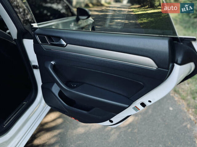 Фольксваген Arteon 2018 в Львове на Automoto.ua Белый Фольксваген Arteon, объемом двигателя 1.97 л и пробегом 91 тыс. км за 25499 $, фото 41 на Automoto.ua