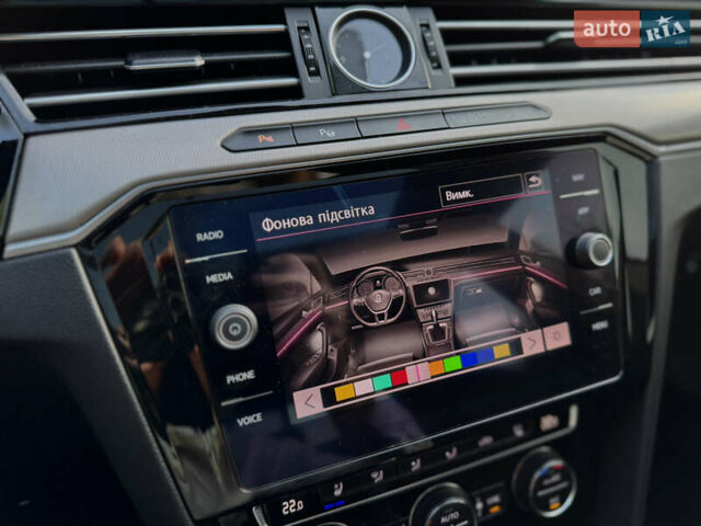 Белый Фольксваген Arteon, объемом двигателя 2 л и пробегом 90 тыс. км за 26499 $, фото 50 на Automoto.ua