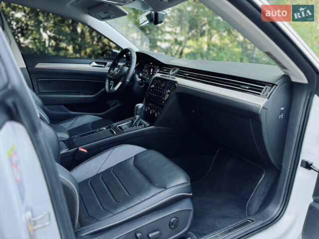 Фольксваген Arteon 2018 в Львове на Automoto.ua Белый Фольксваген Arteon, объемом двигателя 1.97 л и пробегом 91 тыс. км за 25499 $, фото 58 на Automoto.ua