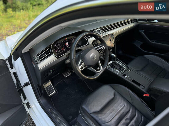 Белый Фольксваген Arteon, объемом двигателя 2 л и пробегом 90 тыс. км за 26499 $, фото 23 на Automoto.ua