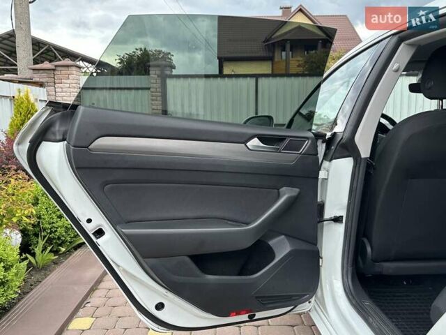 Белый Фольксваген Arteon, объемом двигателя 1.5 л и пробегом 66 тыс. км за 23499 $, фото 27 на Automoto.ua