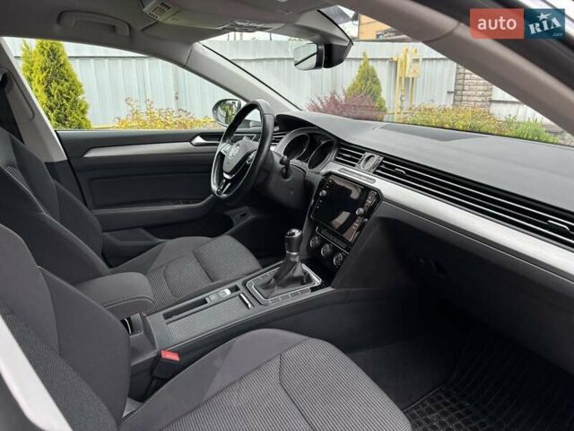 Белый Фольксваген Arteon, объемом двигателя 1.5 л и пробегом 66 тыс. км за 23499 $, фото 26 на Automoto.ua