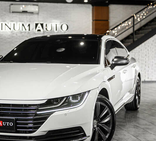 Белый Фольксваген Arteon, объемом двигателя 2 л и пробегом 63 тыс. км за 27900 $, фото 16 на Automoto.ua